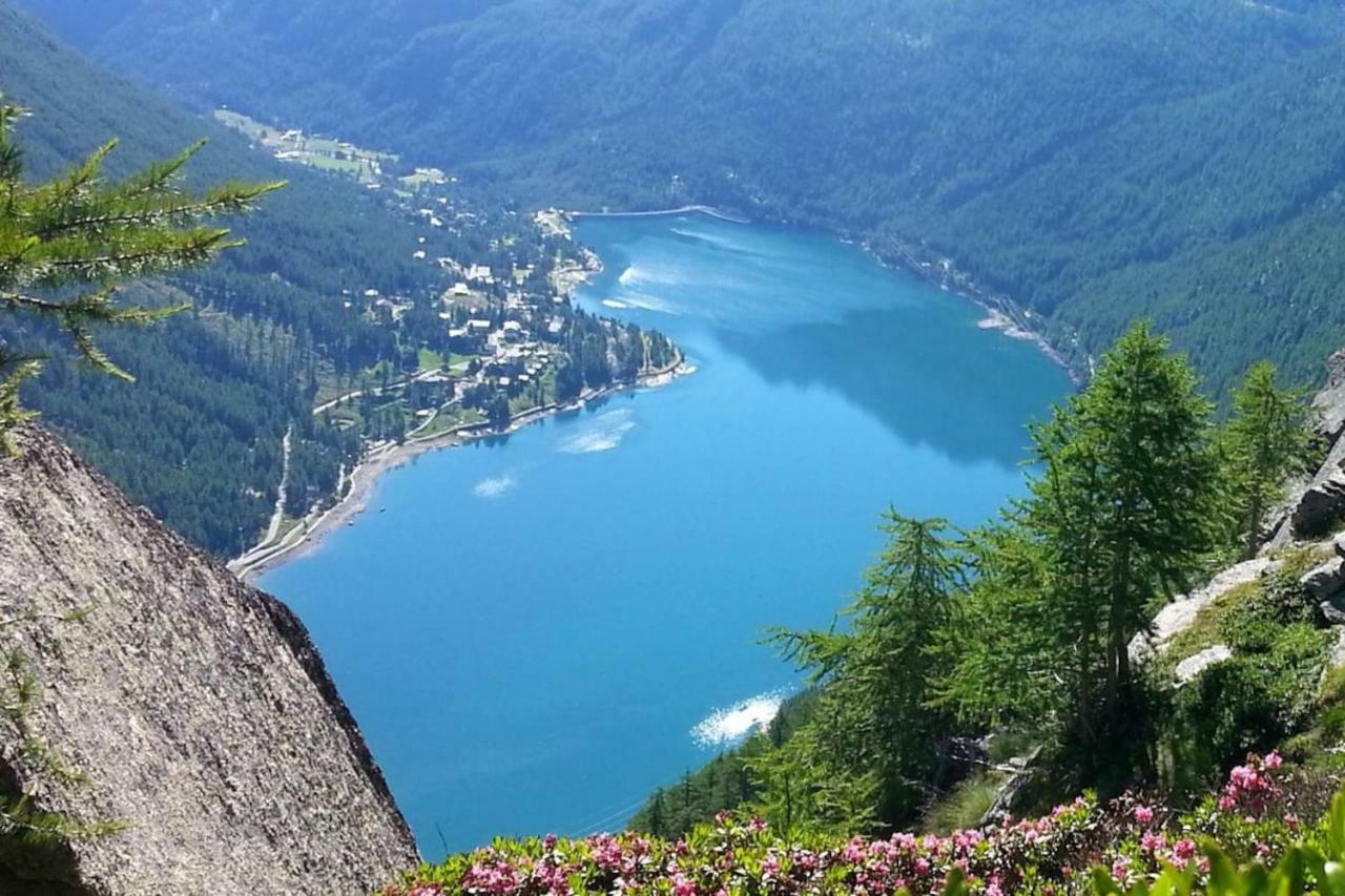 Bilocale a due passi dal Gran Paradiso Locana Bagian luar foto